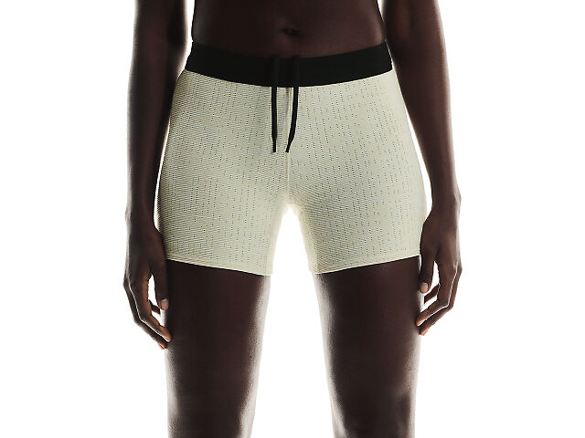 Women's | On Running Pace Tights Short | Fleet Feet