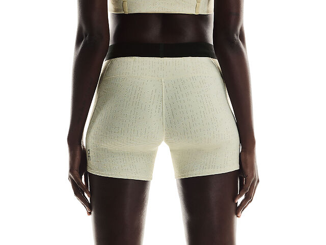 Women's | On Running Pace Tights Short | Fleet Feet